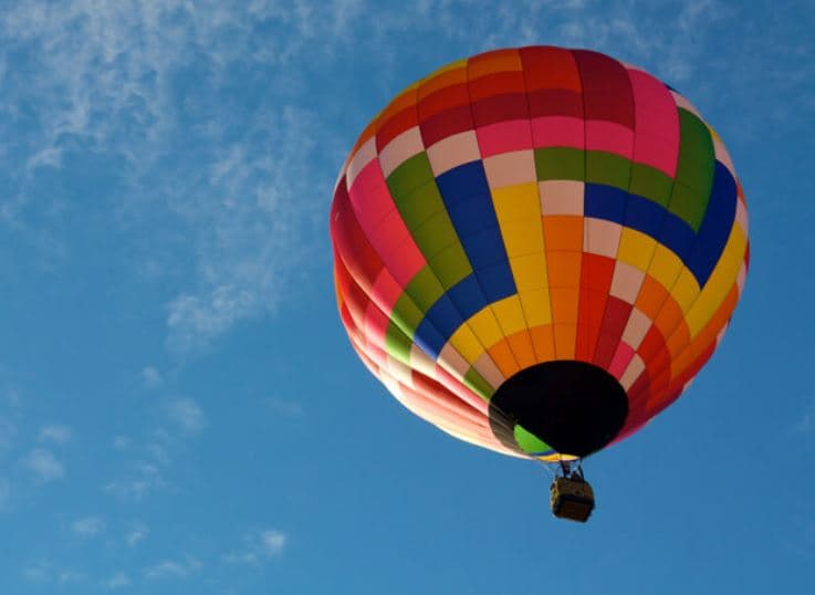 Let balónem standard