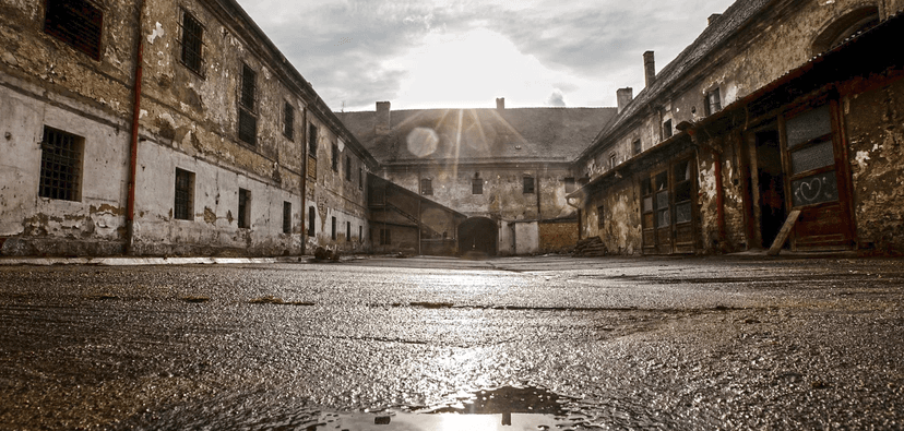 Exkurze na Cejlu: Prohlédněte si bývalou věznici gestapa a komunistů