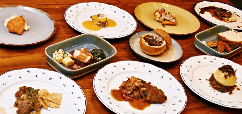 České all you can eat a pivo s folklórní hudbou: předkrmy, svíčková i kachna