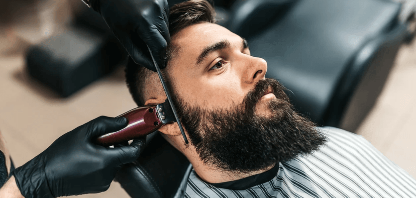 Pánské holičství v centru Hradce Králové: barber střih od 3 mm včetně úpravy kontur a mytí