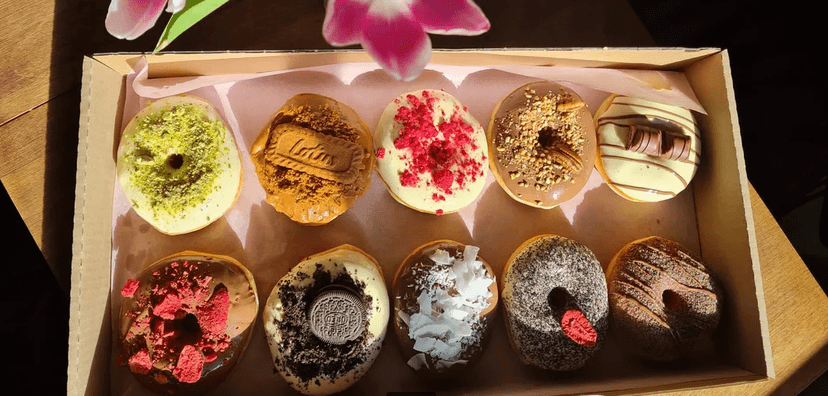 Sladké mámení: klasické, plněné i mini donuty, 6 nebo 12 kusů, s sebou či rozvoz