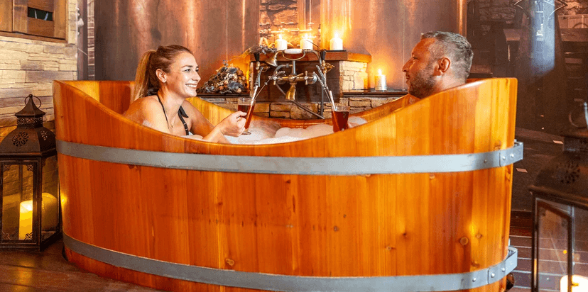 Hřejivý relax pro dva: vinná lázeň a horký drink dle výběru od svařáku po aperol