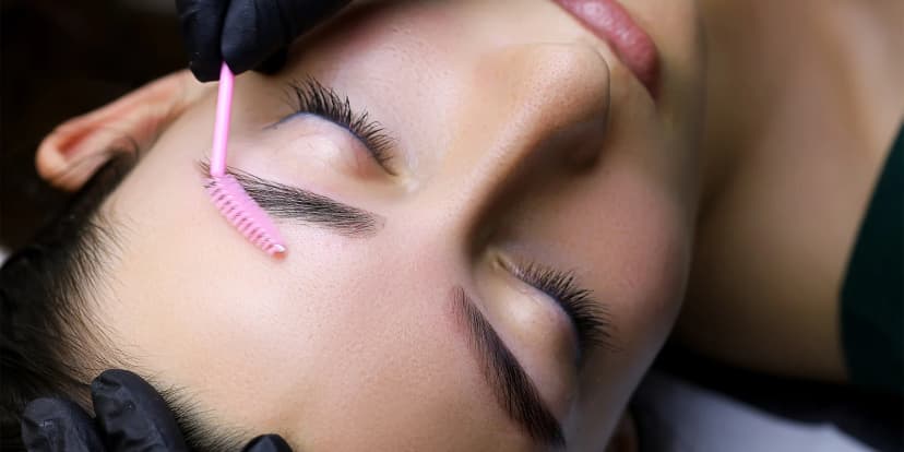 Svůdný pohled: barvení či laminace obočí i lash lifting s výživou