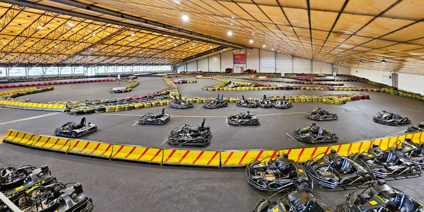 Zábava pro rodinu i jako teambuilding: motokáry, bowling i jídlo pro děti nebo dospělé